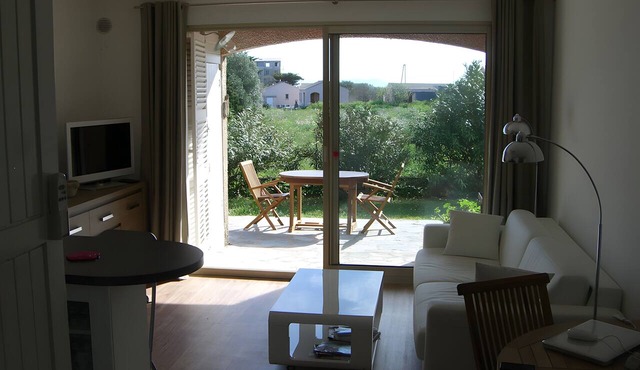 Apartment 'Avec Terrasse Proche Mer' with Mountain View, Private Terrace and Air Conditioning