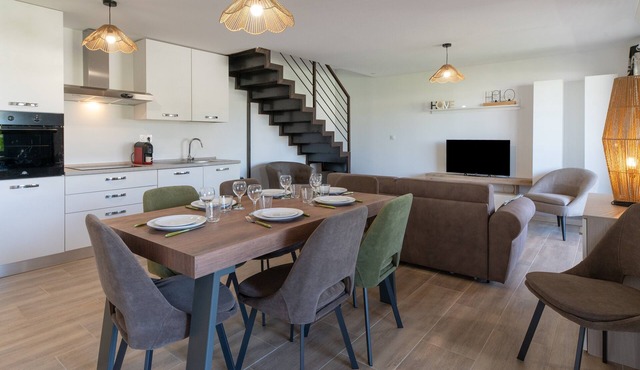 Apartment 'La Dolce Vita 8 - Le Cedrat' with Sea View, Wi-Fi and Air Conditioning