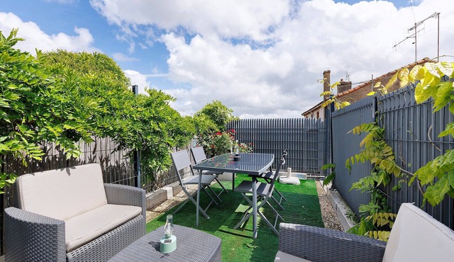 Apartment 'Les Glycines N2' with Private Terrace, Balcony and Wi-Fi