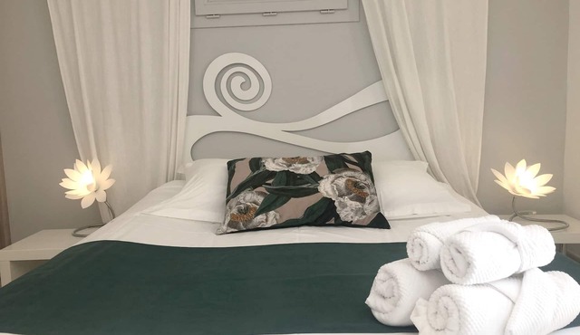 Apartment-Standard-Ensuite with Shower-Terrace-T2