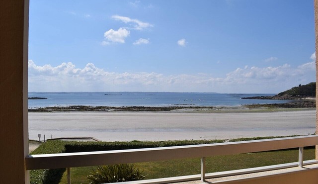 Apartment SUPERB SEA VIEW, facing the beach of Tresmeur in TREBEURDEN