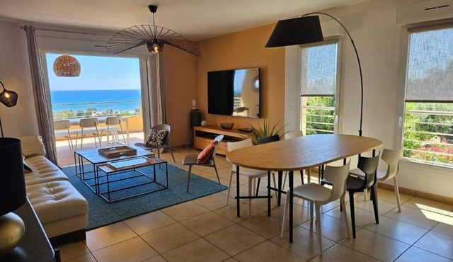 Apartment with sea view, 5 minutes from the port of Solenzara