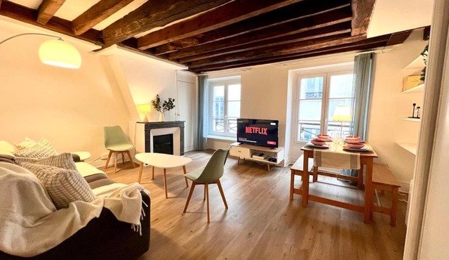 Appartement Typique au Coeur du Marais