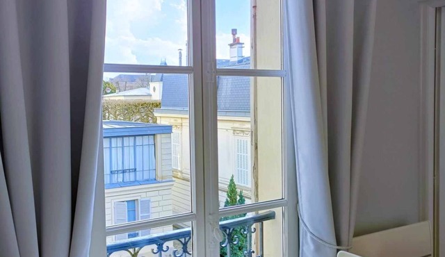 Au Petit Trianon Bleu