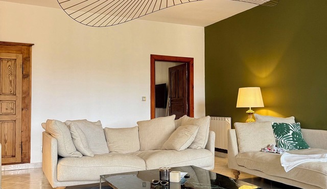 Authentic house in the heart of the village 5mn from the beach