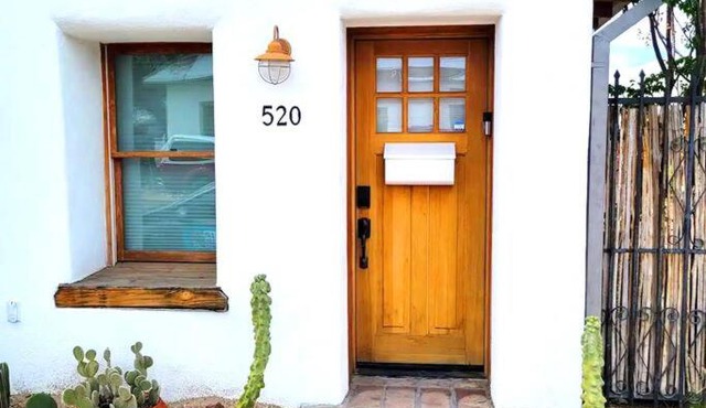Barrio Retreat - Historic 1900 Studio Adobe Downtown