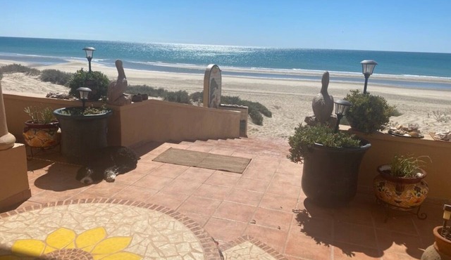 BEACH FRONT SLEEPS 12 in beds Dog Friendly