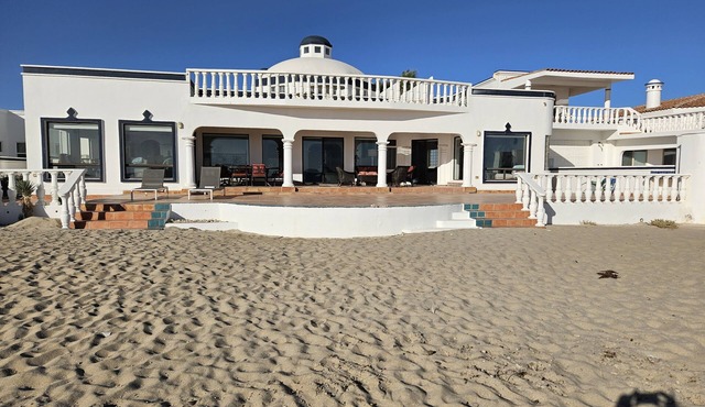 Beachfront book 4 bdrm. Or add Casita for 5 bdrmsnUpdated Private & Pet Friendly
