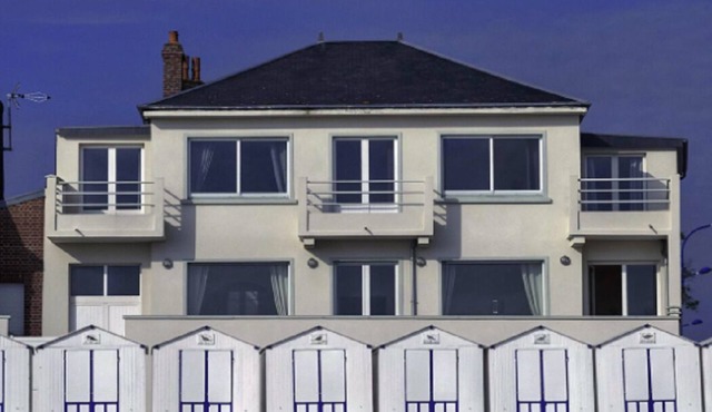 Beautiful 4* villa on the sand, feet in the water, stunning bay views