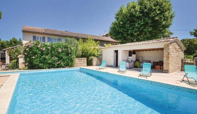 Beautiful home in Caderousse