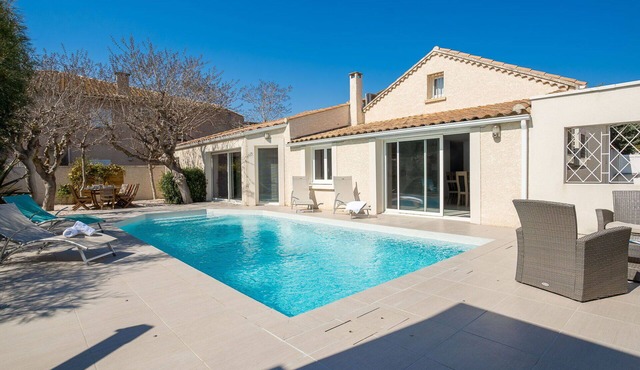 Beautiful private villa for 10 guests with A/C, WIFI, private pool, TV, terrace and pets allowed