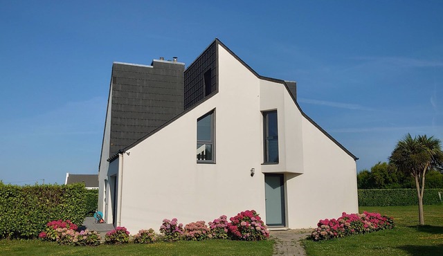 Beautiful seaside house in a protected environment