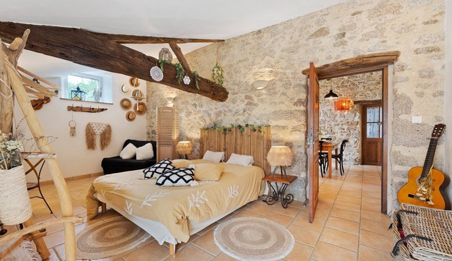 Bed and Breakfast 'Chambre Bohème' with Shared Garden and Wi-Fi