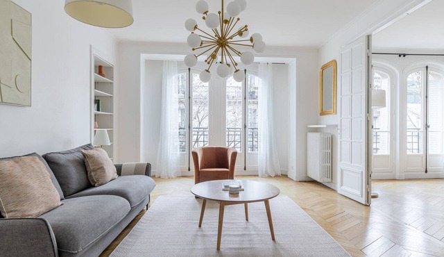 Blueground | Le Marais, elev & w/d, nr Pompidou