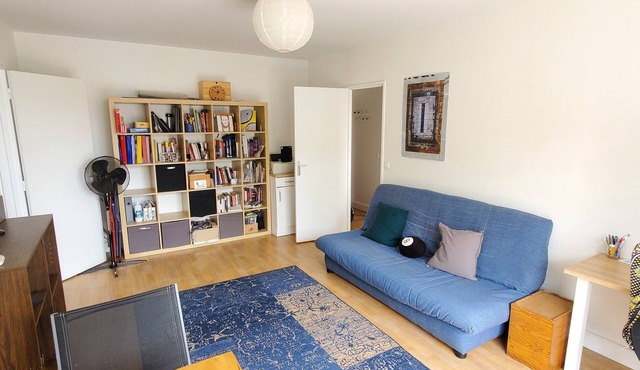 Bright and quiet cocoon a stone's throw from Villette and the canal