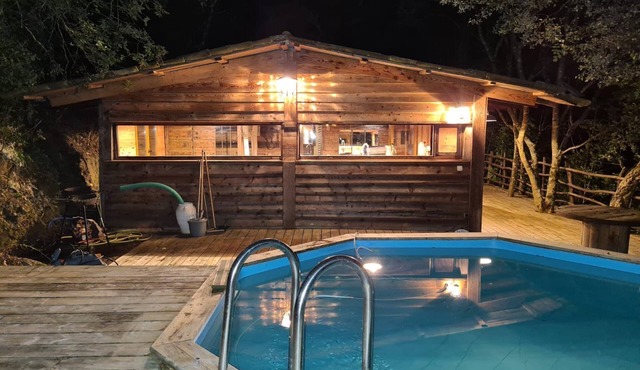 Cabane Avec Piscine au Cœur du Maquis