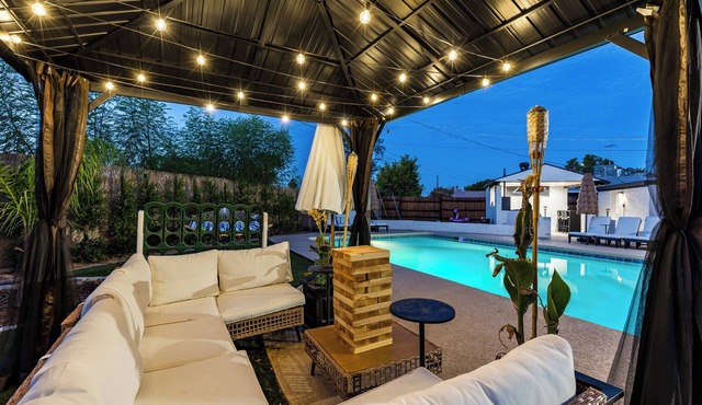 Casa Tropical - Sleeps 16 - Huge Pool - Near ASU, Phoenix & Scottsdale