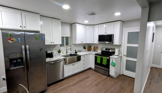 Casa Vera - Charming fully remodeled house on large lot with mini theater