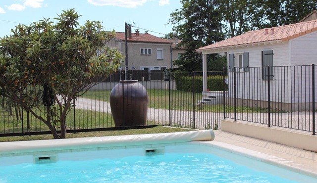 Chalet in Provence with Pool, Parking, Wifi, Near Avignon, Luberon .