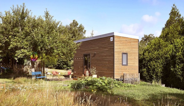Chalet 'La Tiny House De La Blandinière' with Private Terrace, Shared Garden and Wi-Fi