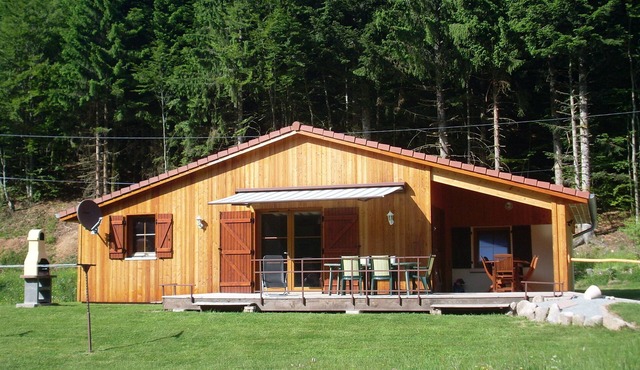 Chalet on the shores of Lac de Longemer on a hectare of multi-activity playground