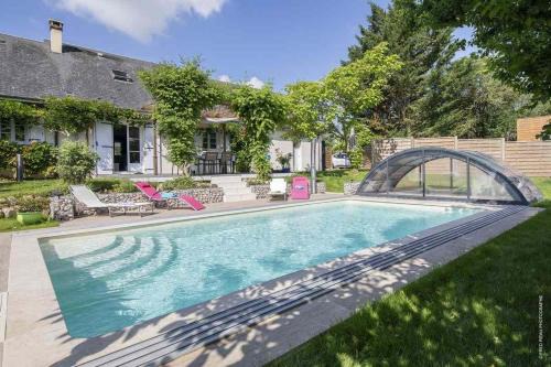 CHAMBRE D'HOTES AVEC VENTILATEUR AU PLAFOND piscine chauffée et couverte, SPA, sauna