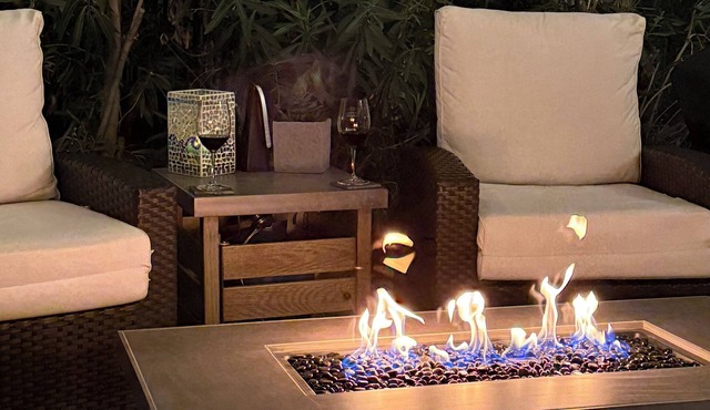 Charming 2-bedroom 2 bath house in serene Surprise. Your sun-drenched resort