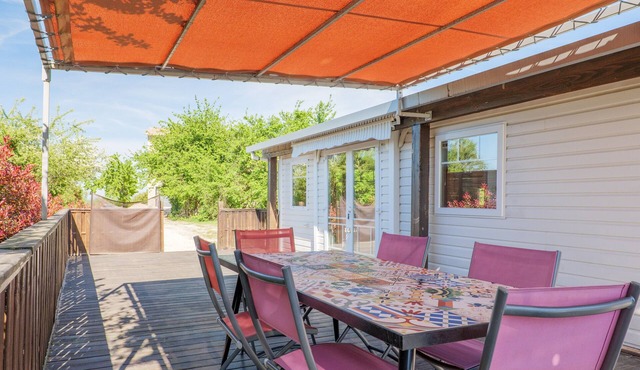 Charming Bungalow with Private Pool, Wi-Fi, and Air Conditioning