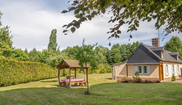 Charming cottage with enclosed garden in Green Picardy