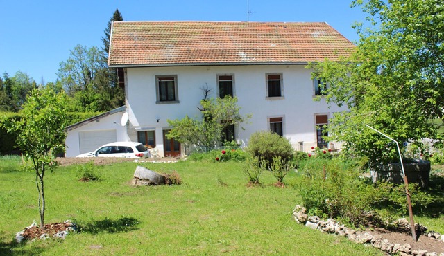 Charming gîte in the Doubs, 3 épis with a beautiful garden 5 bedrooms,