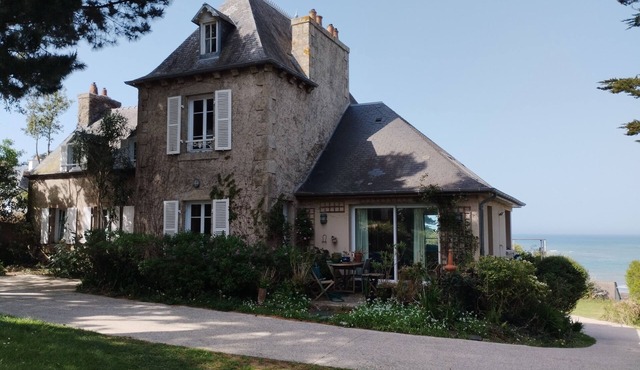Charming house with character, stunning sea views and beach access