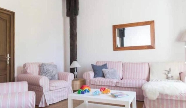 Child-Friendly 4-Bedroom House with Heated Pool, Sleeps 8