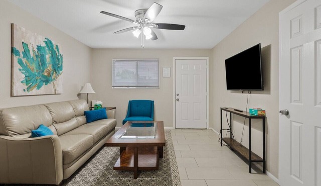 Clean Quiet Condo - Reliable AC - Downtown Mesa - Free Parking