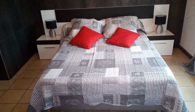 Close to center, comfort room in air-conditioned villa sauna, billiard, garden
