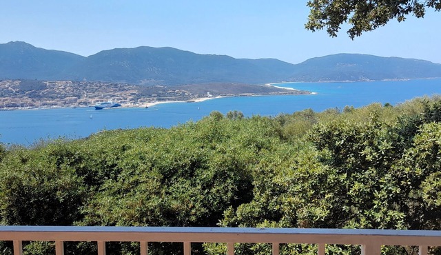 Close to the beaches, spacious, air conditioning, panoramic view of the gulf!