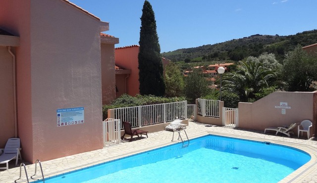 Collioure: beautiful apartment classified *, quiet, swimming pool, garden, private parking