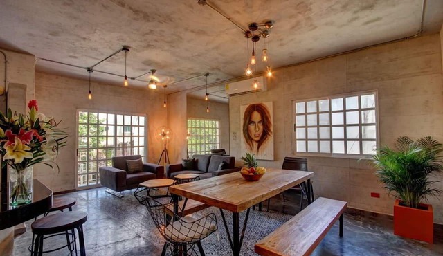 Comfortable apartment only 3 blocks from 5th av