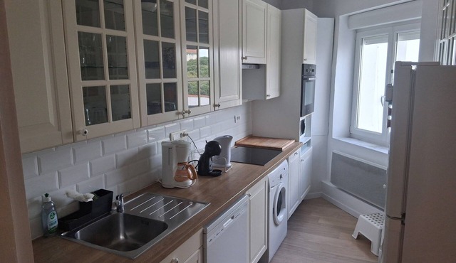 Comfortable apartment-large balcony-250 m from the beach