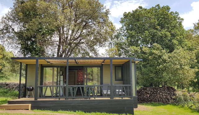 Comfortable mobile home on a green, peaceful plot, near the river .
