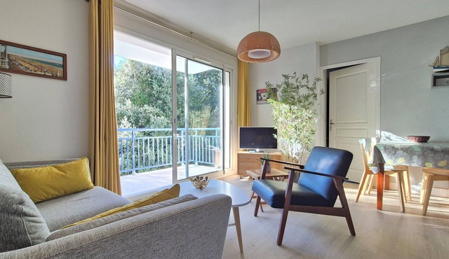 Comfortable T2 in Wooded Park with swimming pool Near Beach