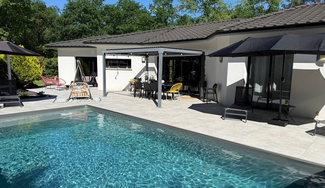 CONTEMPORARY VILLA WITH HEATED POOL IN A QUIET LOCATION