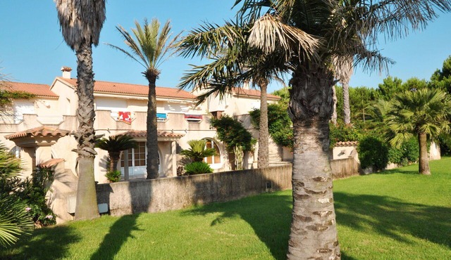 Cosy apartment for 5 guests with WIFI, A/C, TV, terrace and pets allowed
