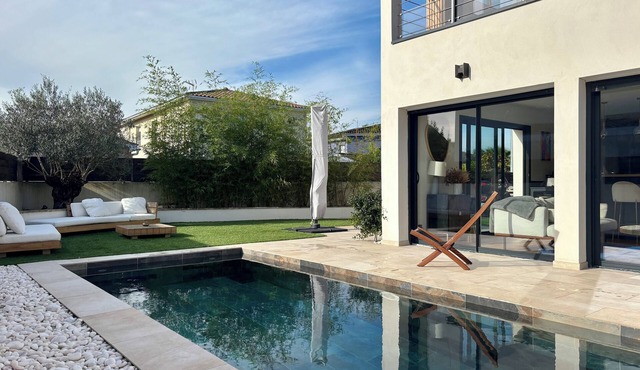 Cosy villa with pool