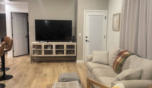 Cozy Condo Retreat Steps to the River Walk!