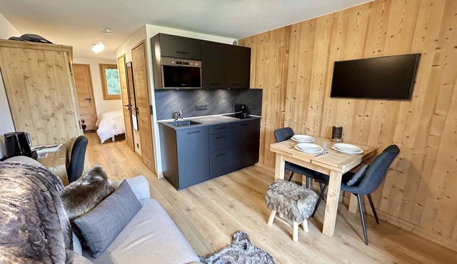 Cozy Studio for 2 with Balcony, Near Ski Lifts, Covered Parking - Demi-Quartier