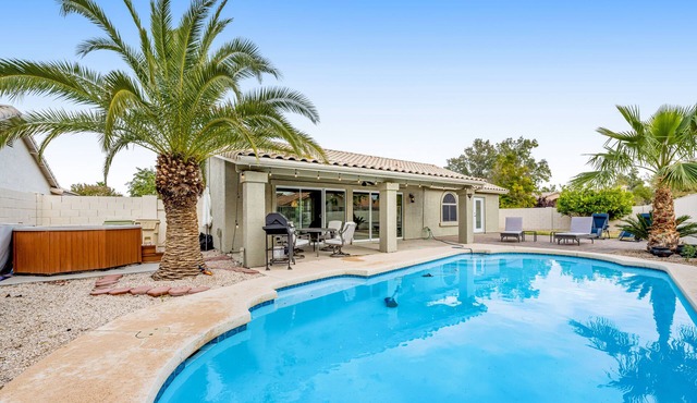 Desert stay with a private pool, grill, washer/dryer, & central AC