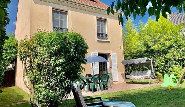 DISNEY & PARIS family Villa sleeps 10 persons with Private Garden & Terrace 4 bedrooms, 3 bathrooms FIBER Wifi Netflix & free Parking