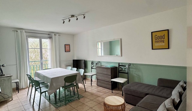 DISNEYLAND flat, 8 guests, Wifi, RER A train at 2mn walk ,Paris 35 mnLuxury Apt