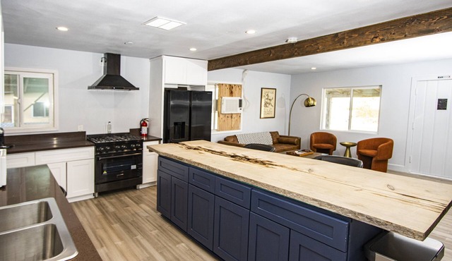 Experience the magic of Joshua Tree. Your cozy bungalow awaits.