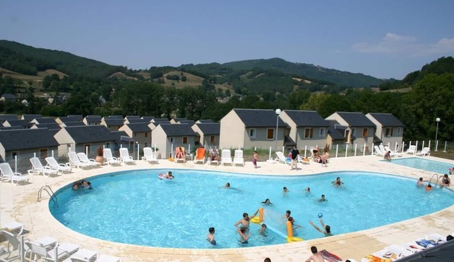 Appart T2 Dans Village Vacance 3 St Geniez D'olt Avec Balcon